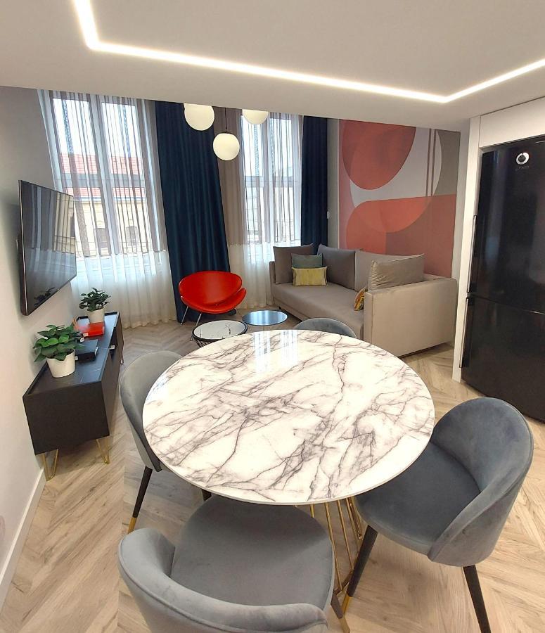 Central Gallery Apartment Debrecen Ngoại thất bức ảnh